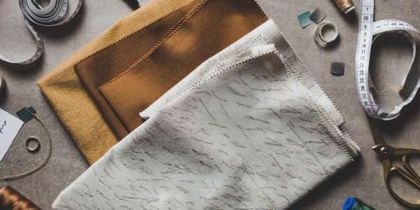 Was sind signierte Stoffe und warum lohnt es sich, in sie zu investieren – ein vollständiger Leitfaden